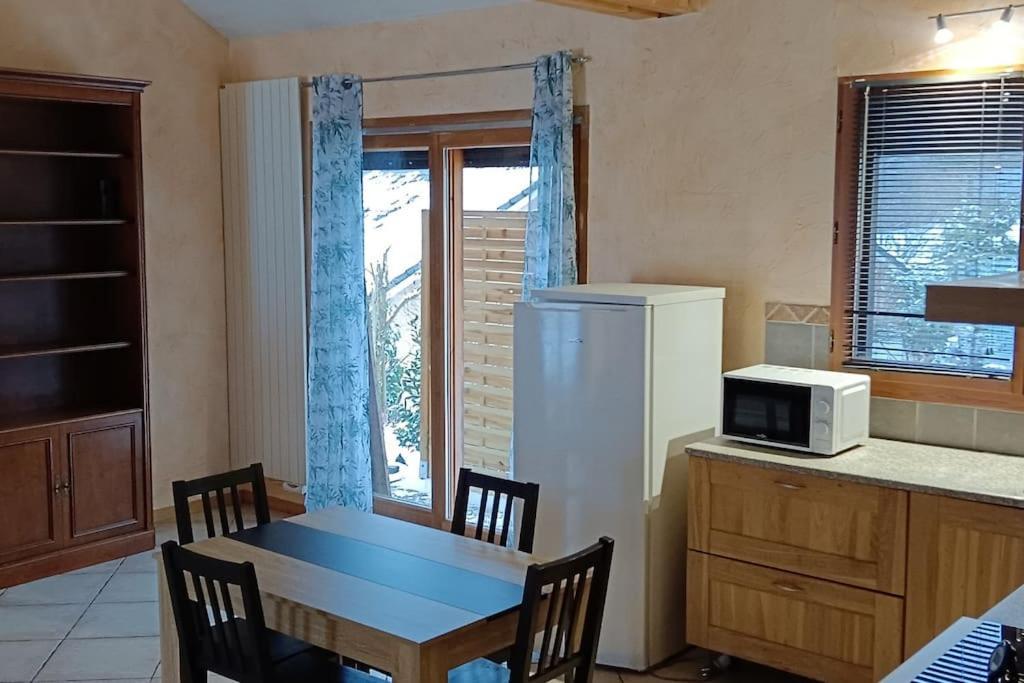 Chalet 2 Chambres En Savoie Pour 1 A 4 Personnes Gerbaix Exterior foto